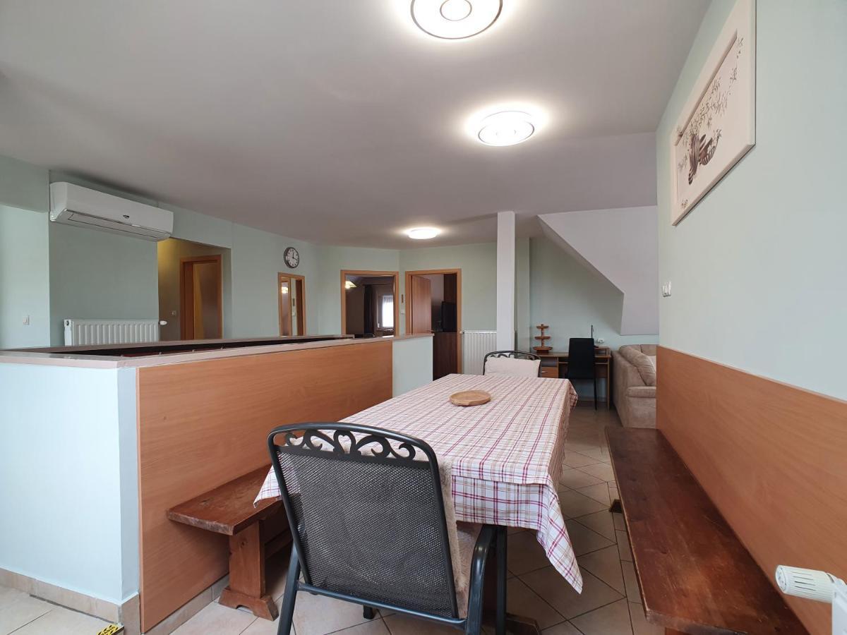 Krisztian Apartmanhaz Vonyarcvashegy Exterior photo