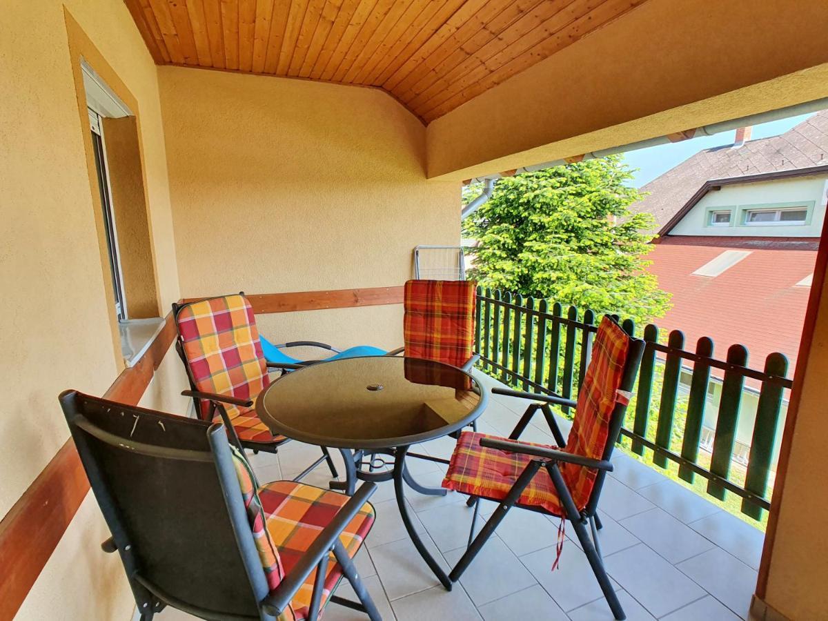 Krisztian Apartmanhaz Vonyarcvashegy Exterior photo