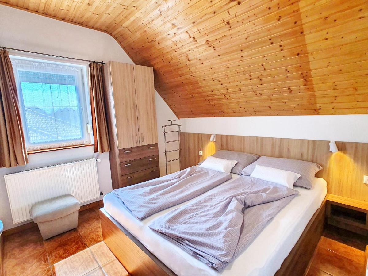 Krisztian Apartmanhaz Vonyarcvashegy Exterior photo